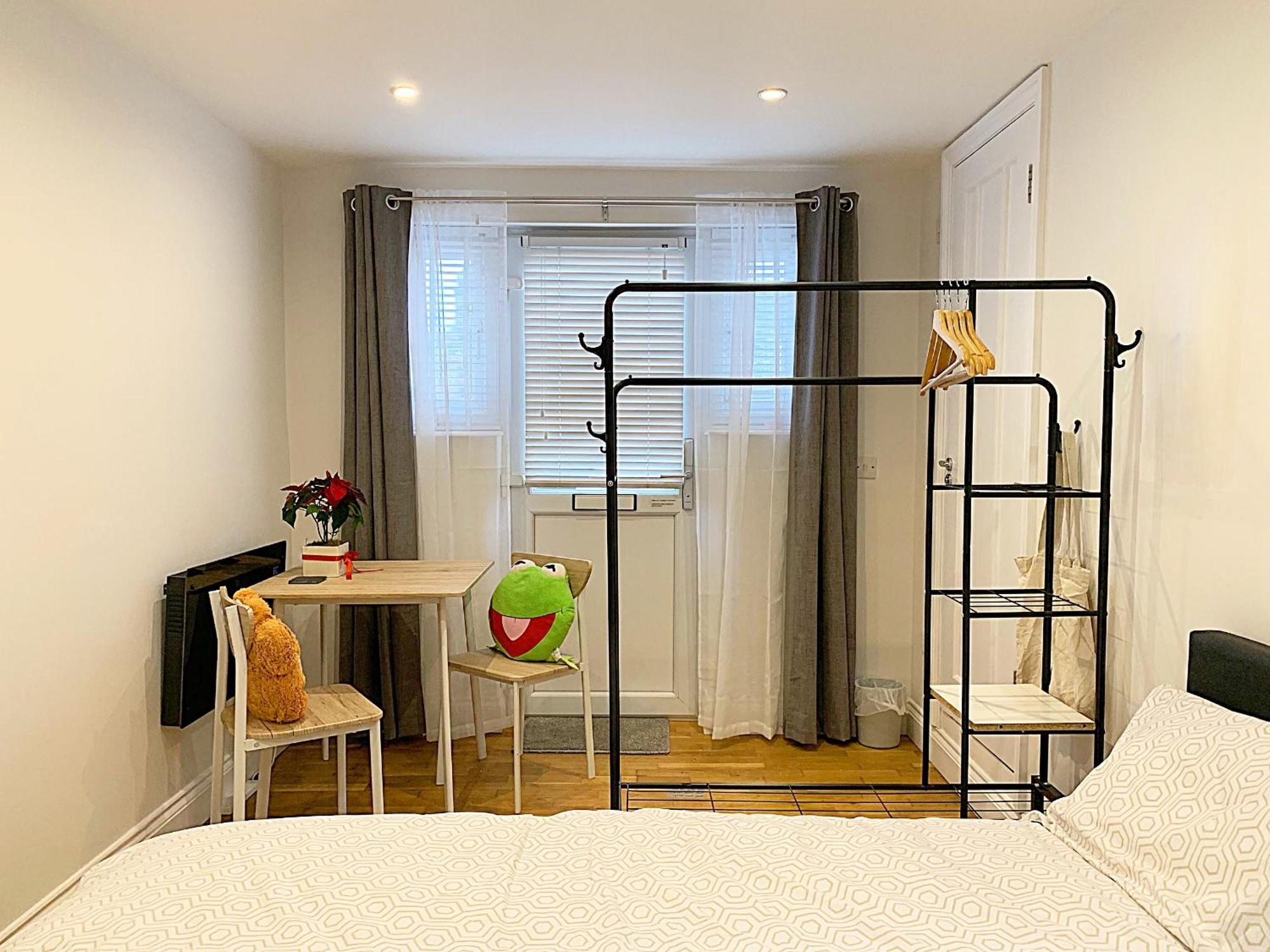 Cozytomari Apartment ลอนดอน ภายนอก รูปภาพ