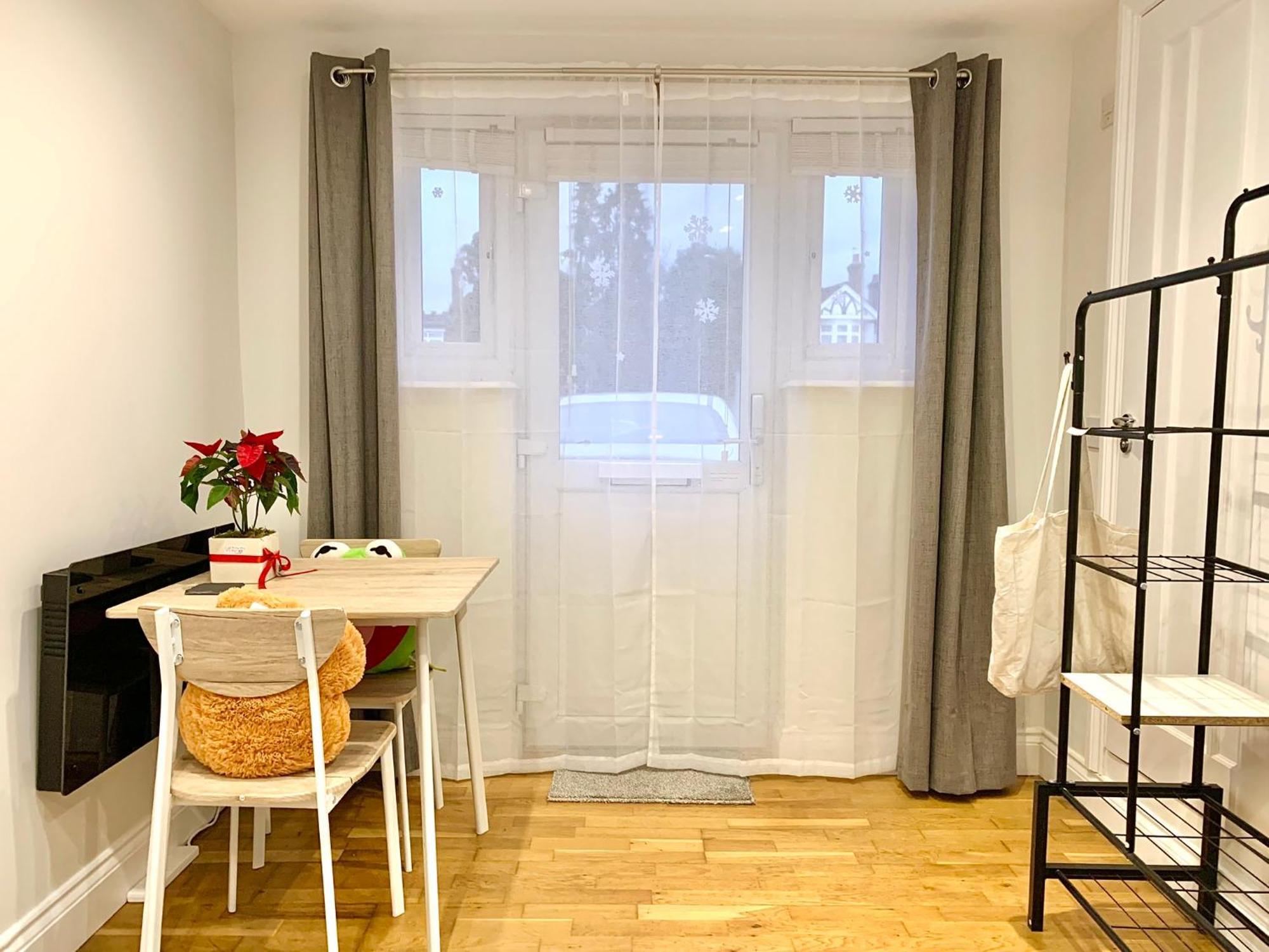 Cozytomari Apartment ลอนดอน ภายนอก รูปภาพ
