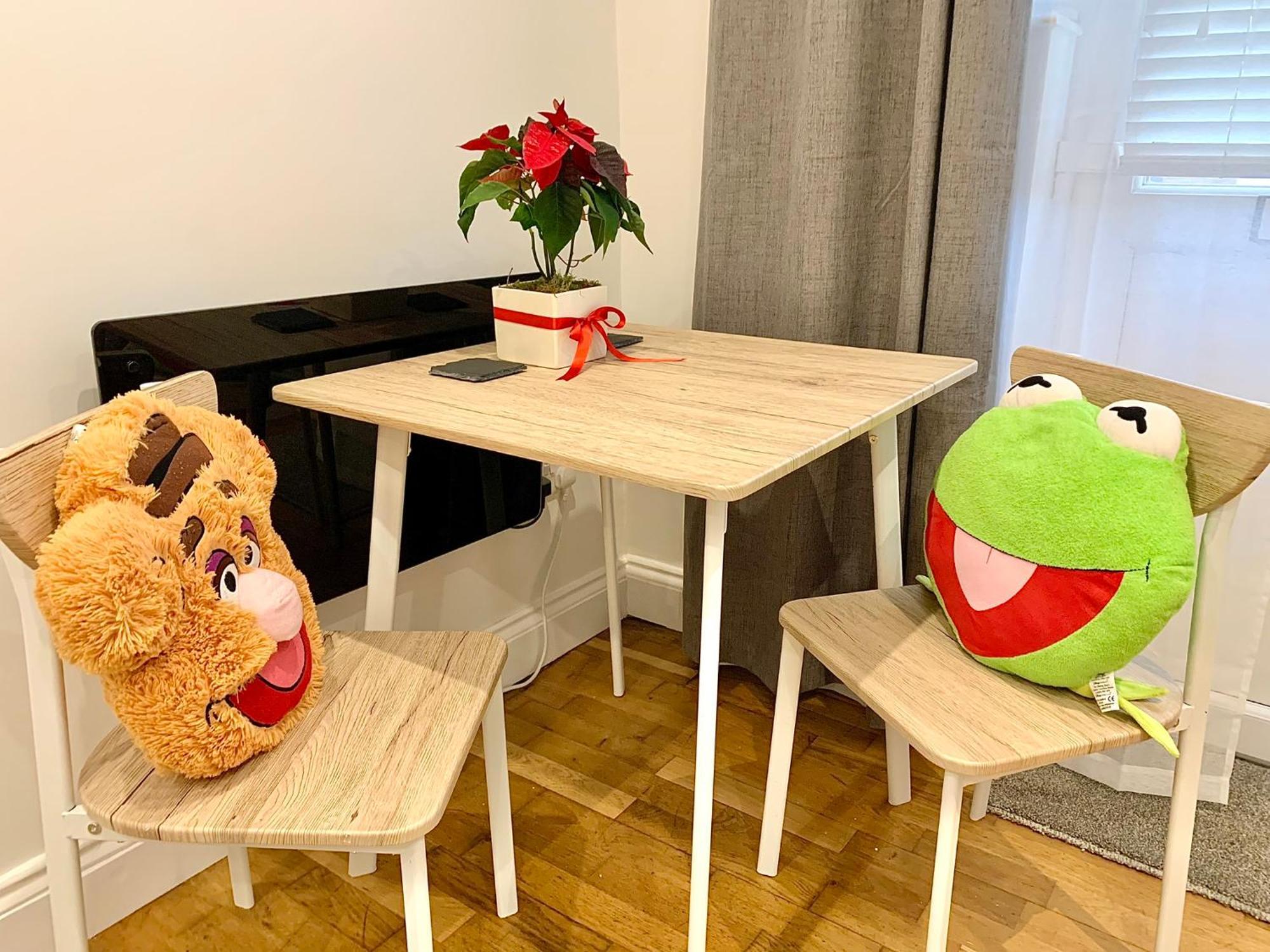Cozytomari Apartment ลอนดอน ภายนอก รูปภาพ